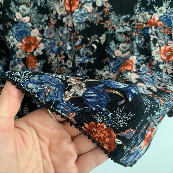 • [American Eagle] Keyhole Blouse • - Picture 11 of 13